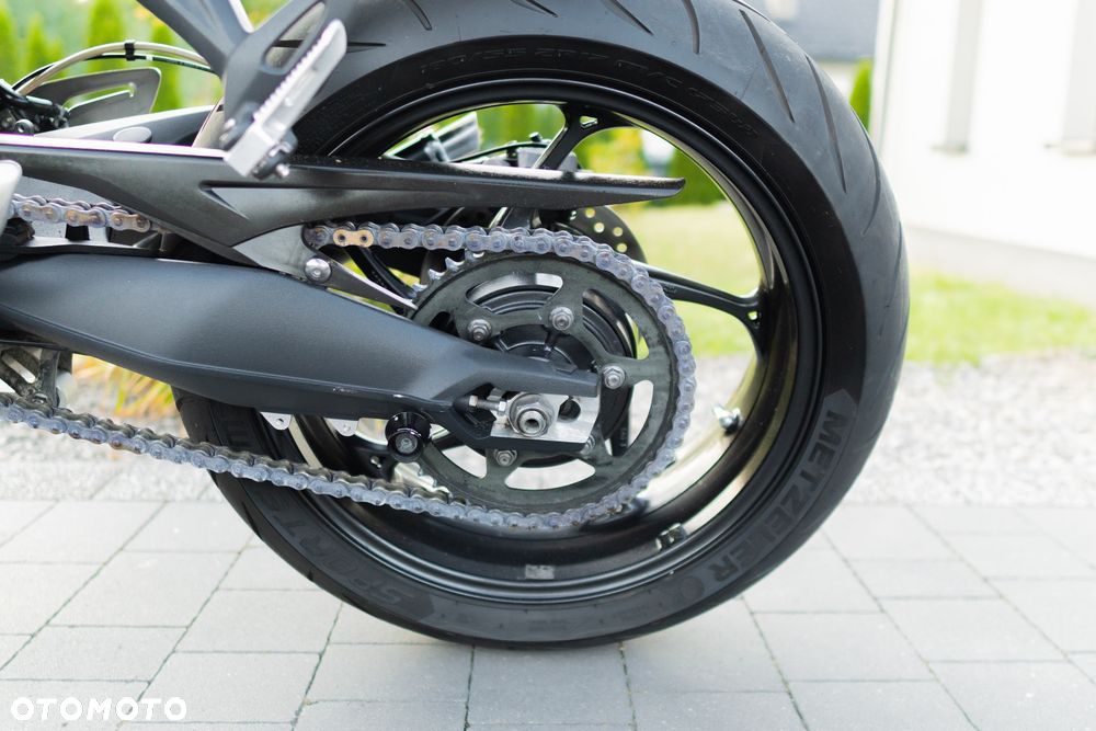 Triumph Street Triple - 27