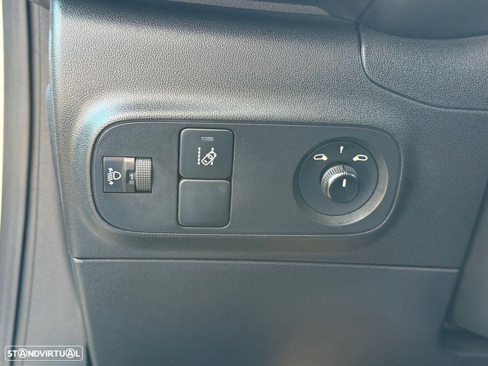 Citroën C3 1.2 PureTech Shine - 33