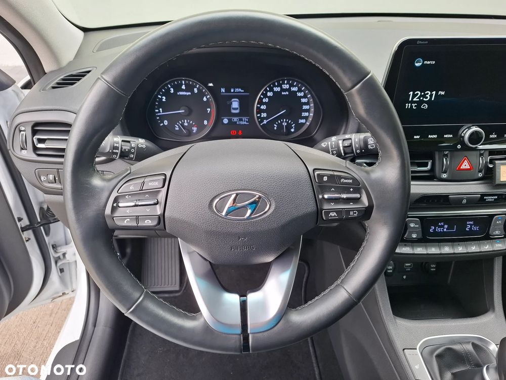 Hyundai i30 Kombi 1.5 T-GDI 48V-Hybrid Intro - 16