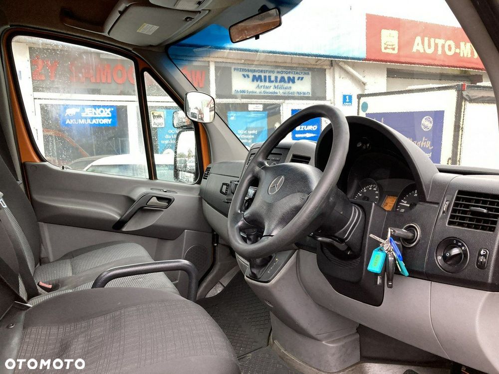Mercedes-Benz Sprinter - 15