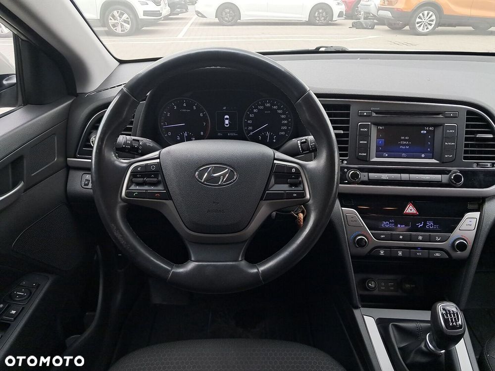 Hyundai Elantra 1.6 Comfort - 16