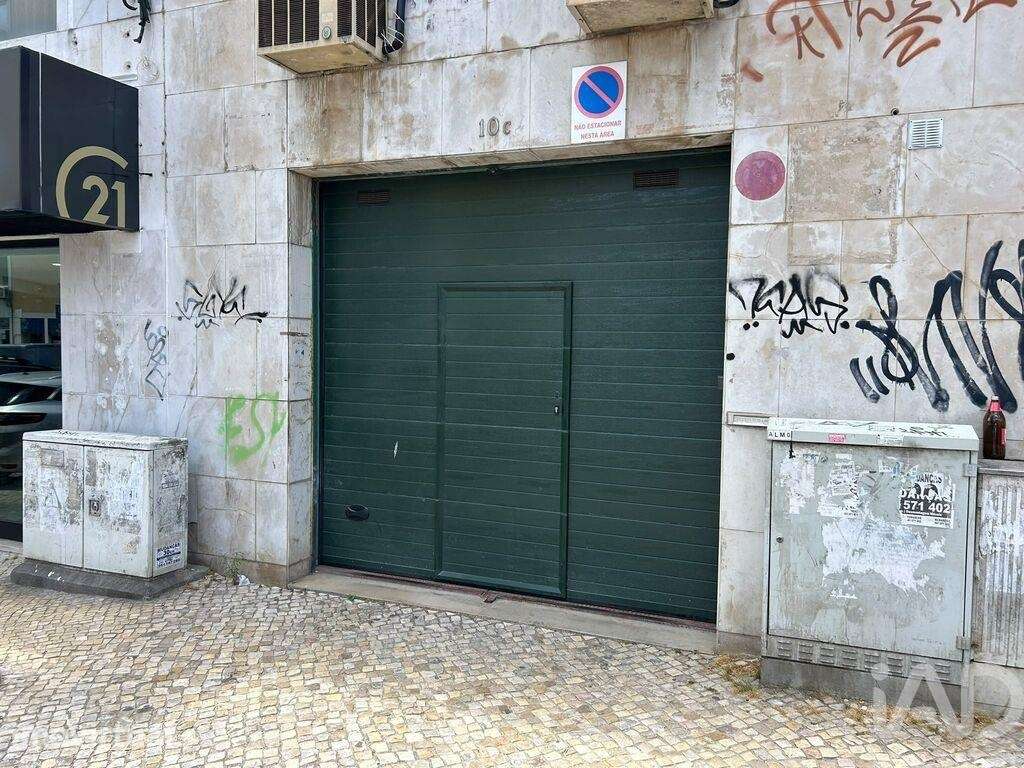 Parque de Estacionamento / Garagem / Box em Almada, Cova da Piedade, P - Grande imagem: 3/4