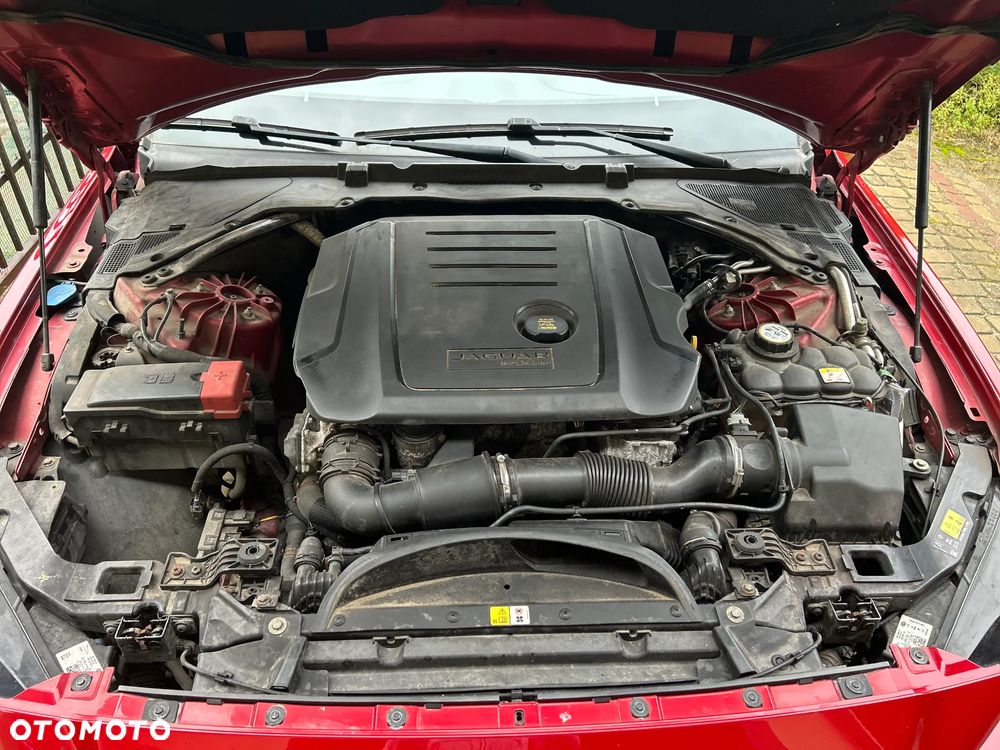 Jaguar XE 2.0 D Prestige - 12