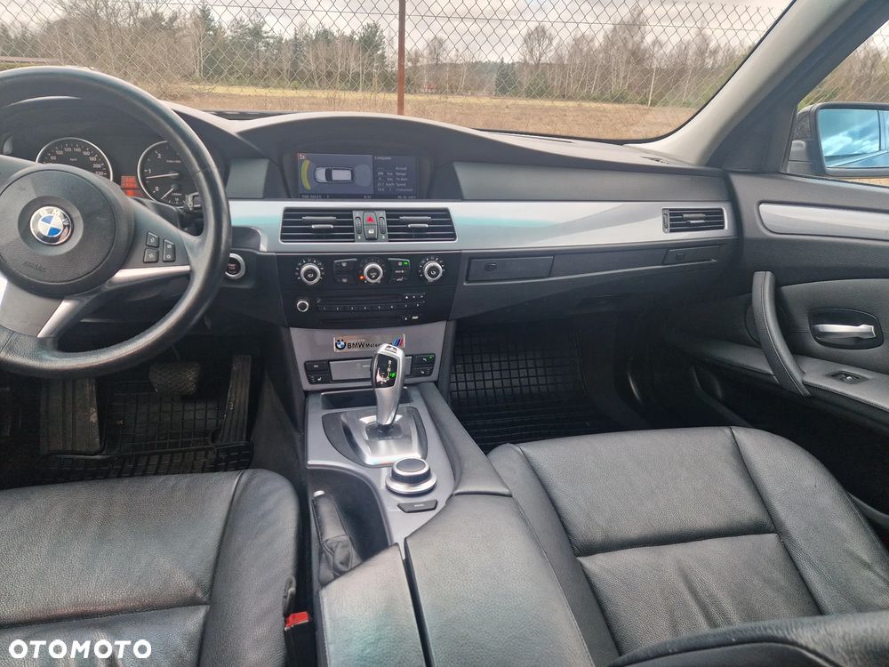 BMW Seria 5 525d - 25