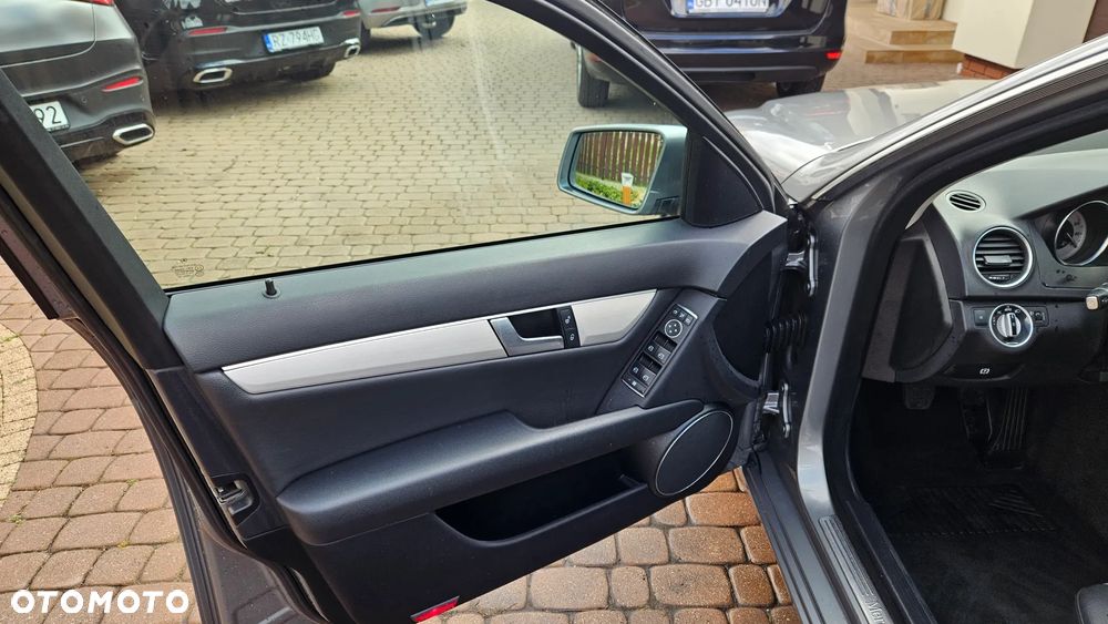 Mercedes-Benz Klasa C 180 Kompressor BlueEFFICIENCY Avantgarde - 17