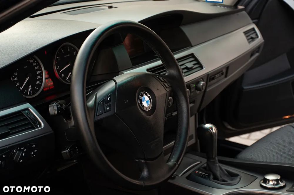 BMW Seria 5 - 32