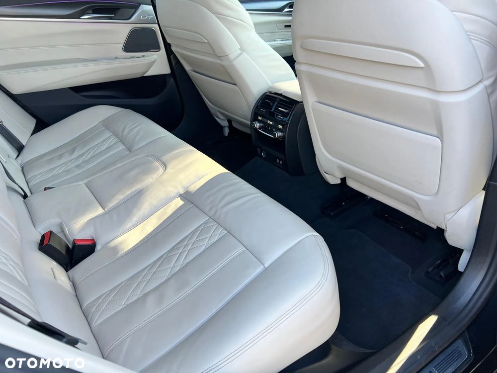 BMW 6GT - 6