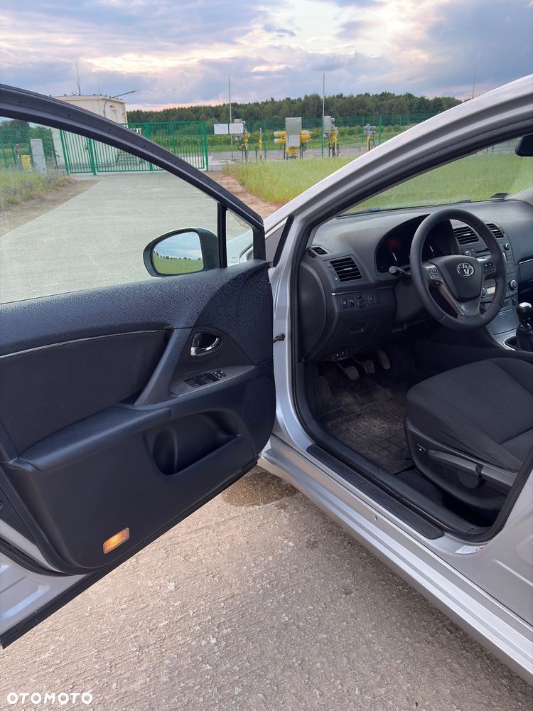 Toyota Avensis - 9