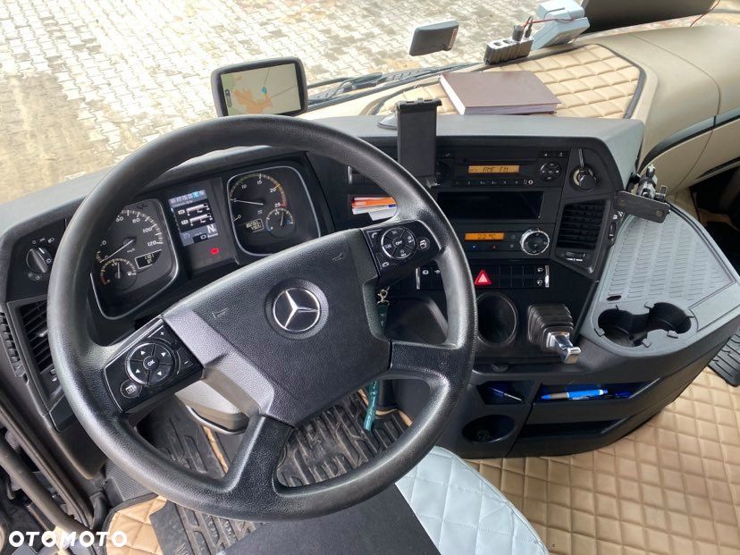 Mercedes-Benz Actros - 8