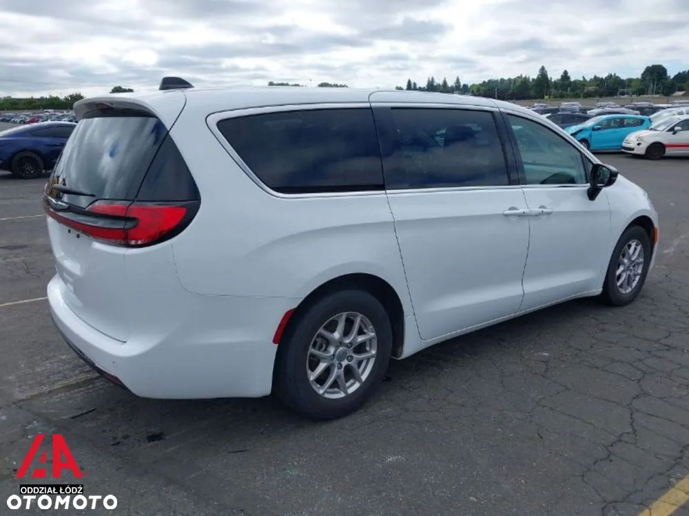 Chrysler Pacifica - 4