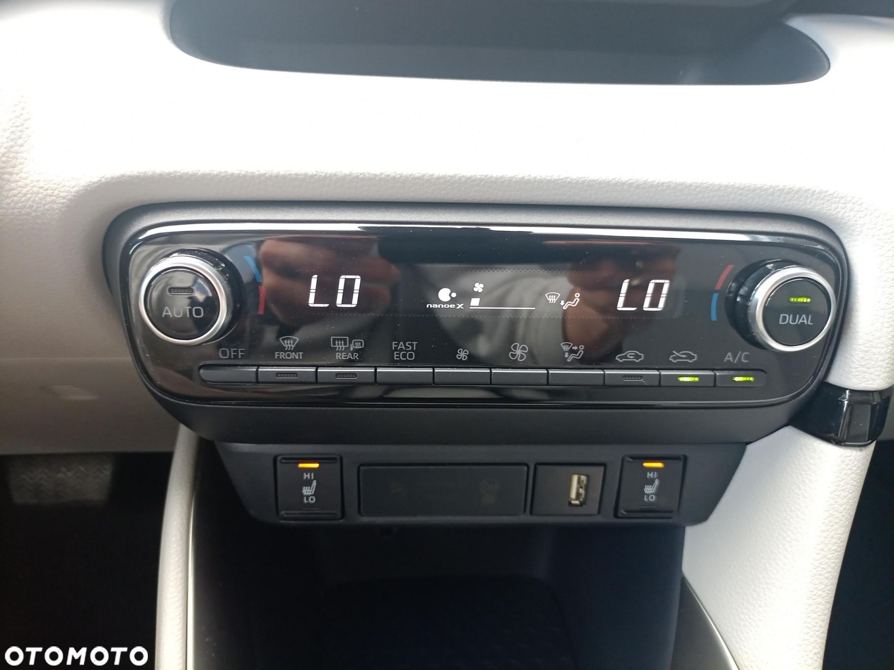 Toyota Yaris Hybrid 1.5 Executive - 16