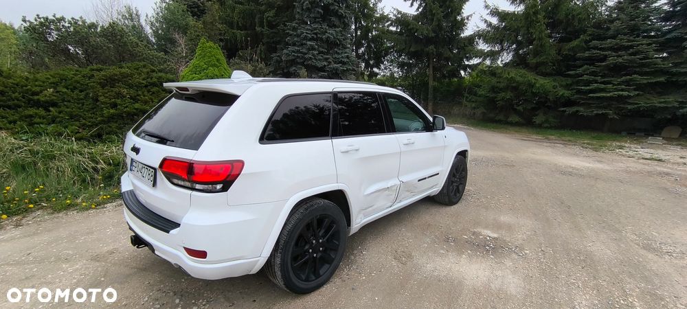 Jeep Grand Cherokee - 21