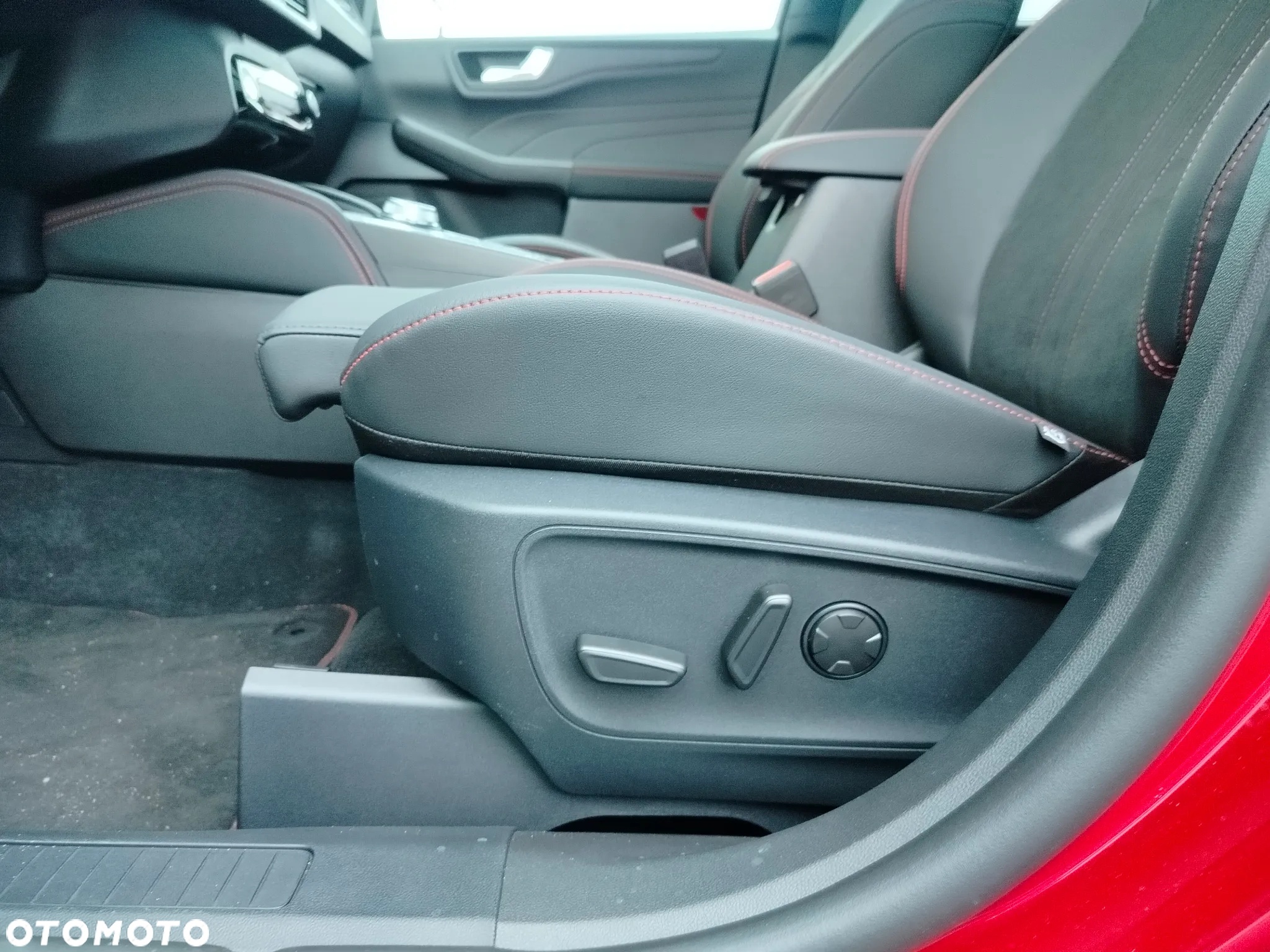 Ford Kuga 1.5 EcoBoost FWD ST-Line X - 17