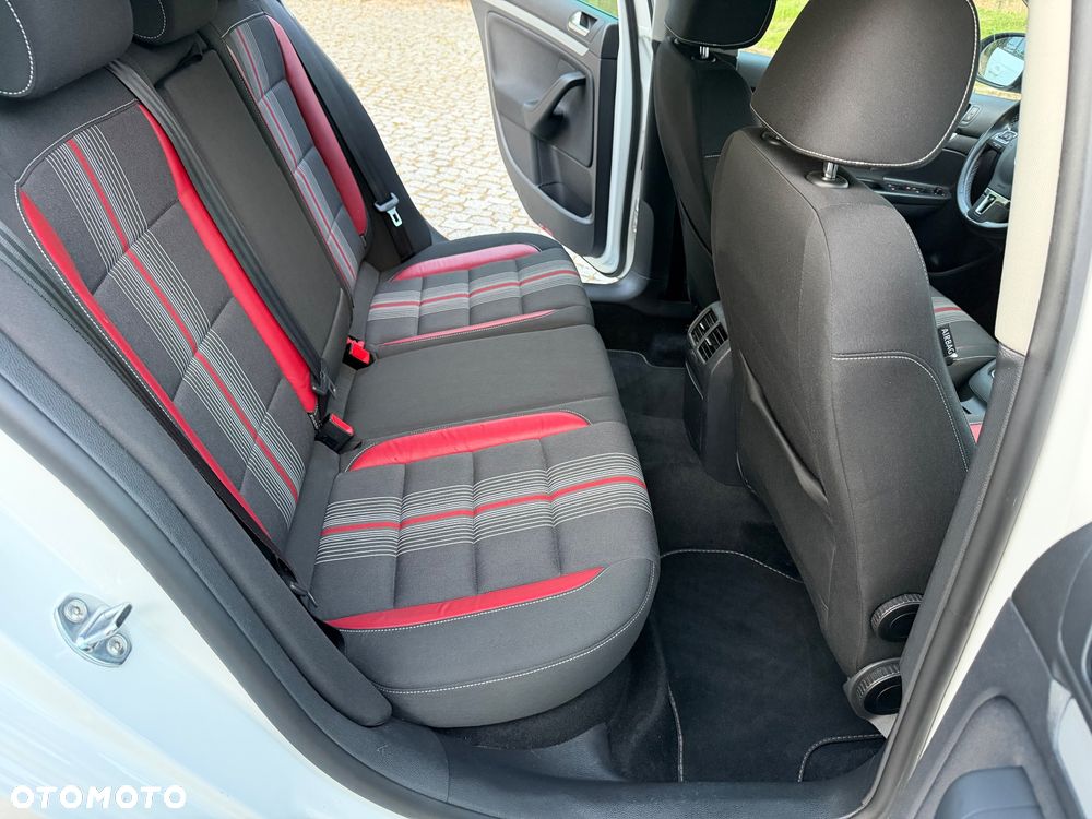 Volkswagen Golf 1.6 TDI DPF MATCH - 21