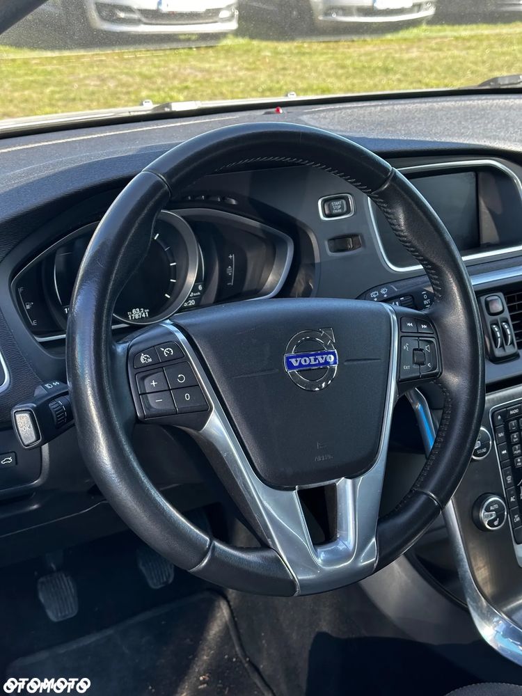 Volvo V40 Cross Country D2 Momentum - 11
