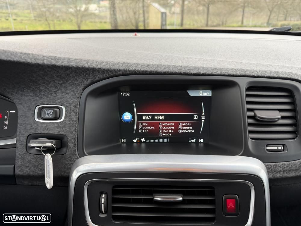 Volvo V60 D6 Plug-In-Hybrid AWD Geartronic Pure Limited - 25