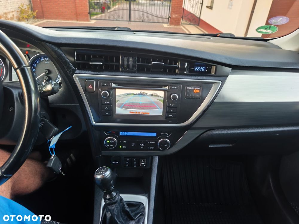 Toyota Auris 1.6 Premium - 16
