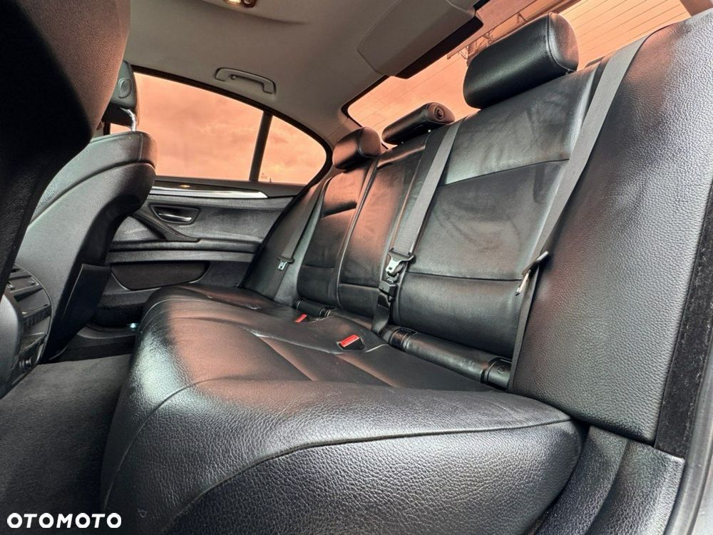 BMW Seria 5 528i Luxury Line - 16