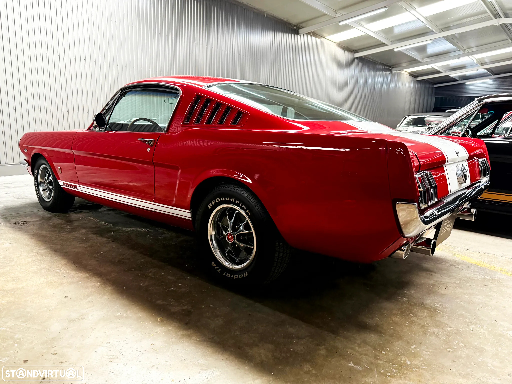 Ford Mustang - 4