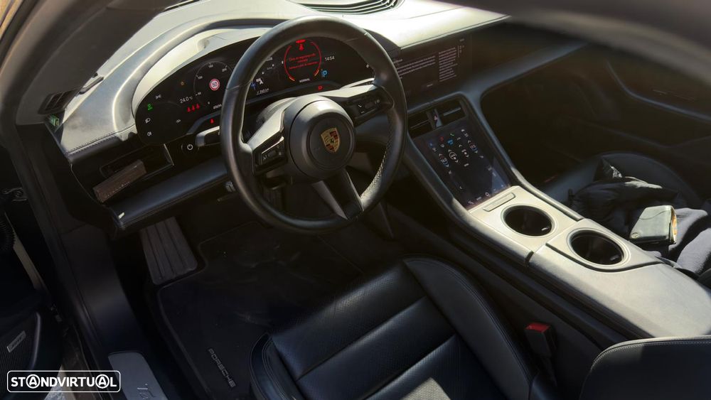 Porsche Taycan 4S - 11