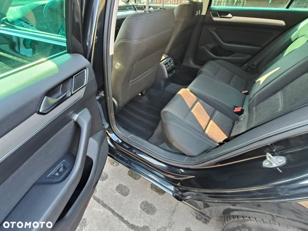 Volkswagen Passat - 17