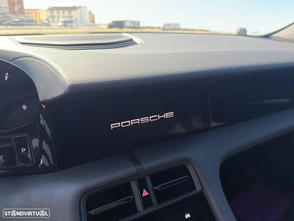 Porsche Taycan 4 - 36