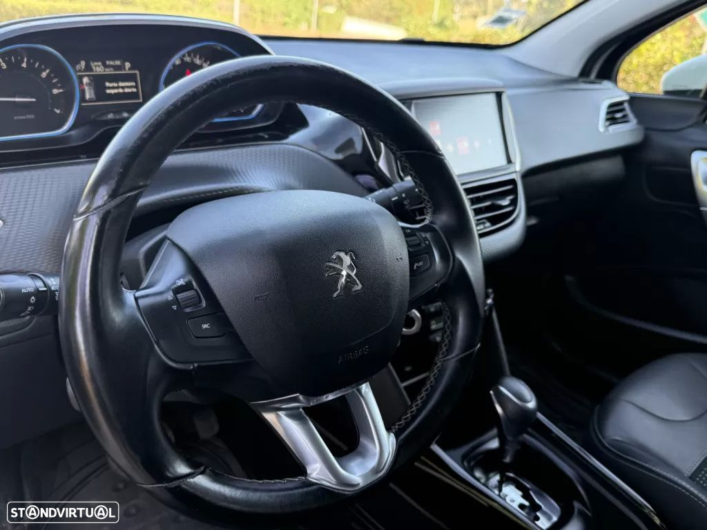 Peugeot 2008 1.2 PureTech Allure EAT6 - 9