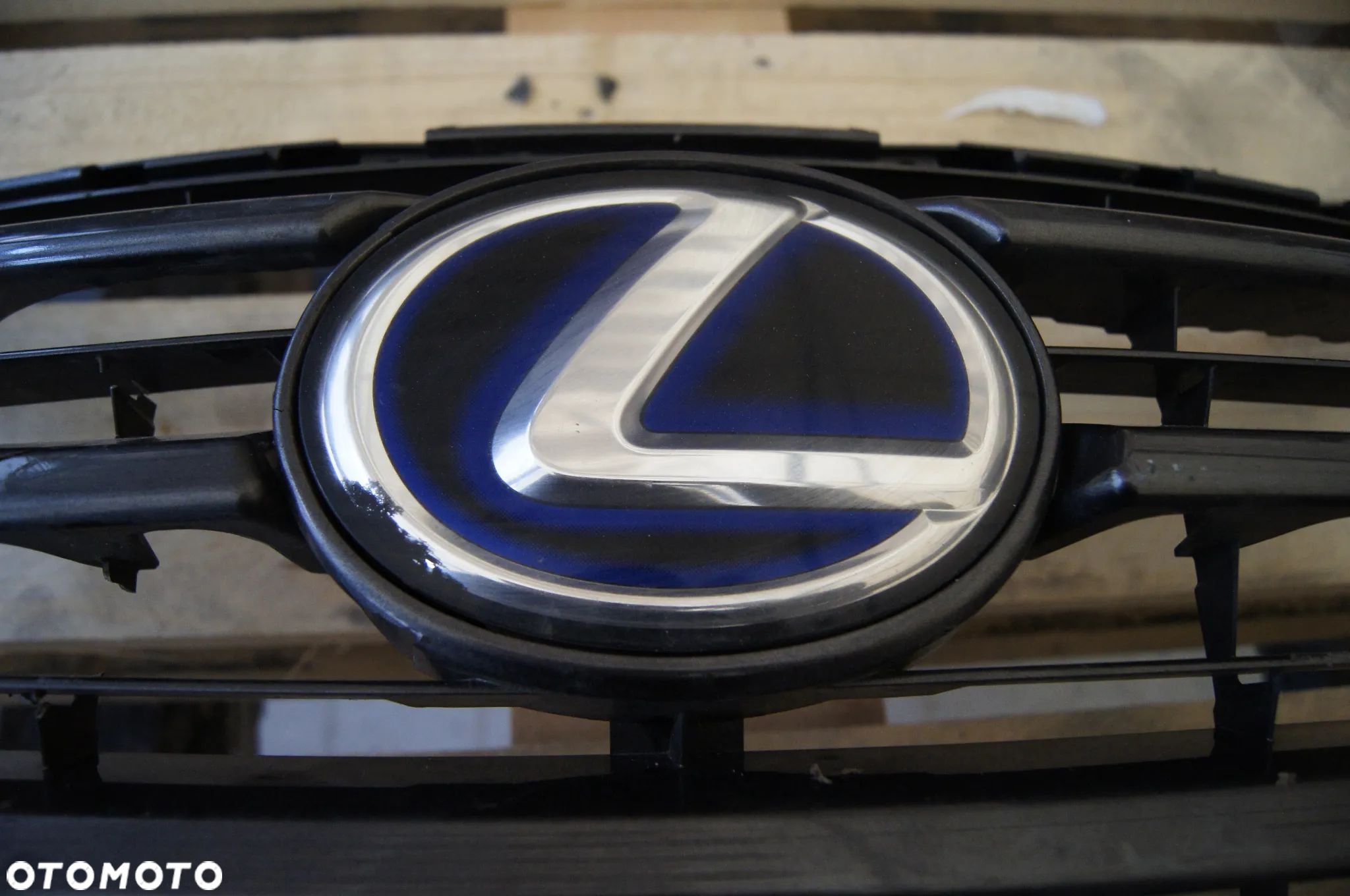 LEXUS IS CT RX NX - EMBLEMAT LOGO ZNACZEK PRZÓD - 1