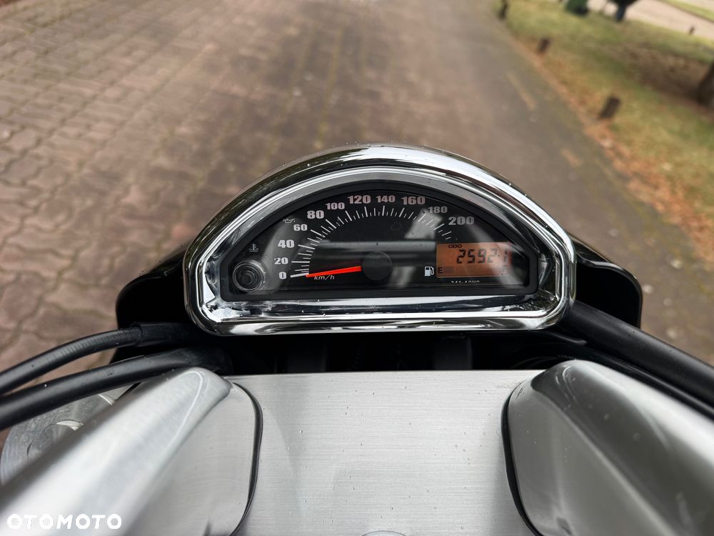 Suzuki Intruder - 21