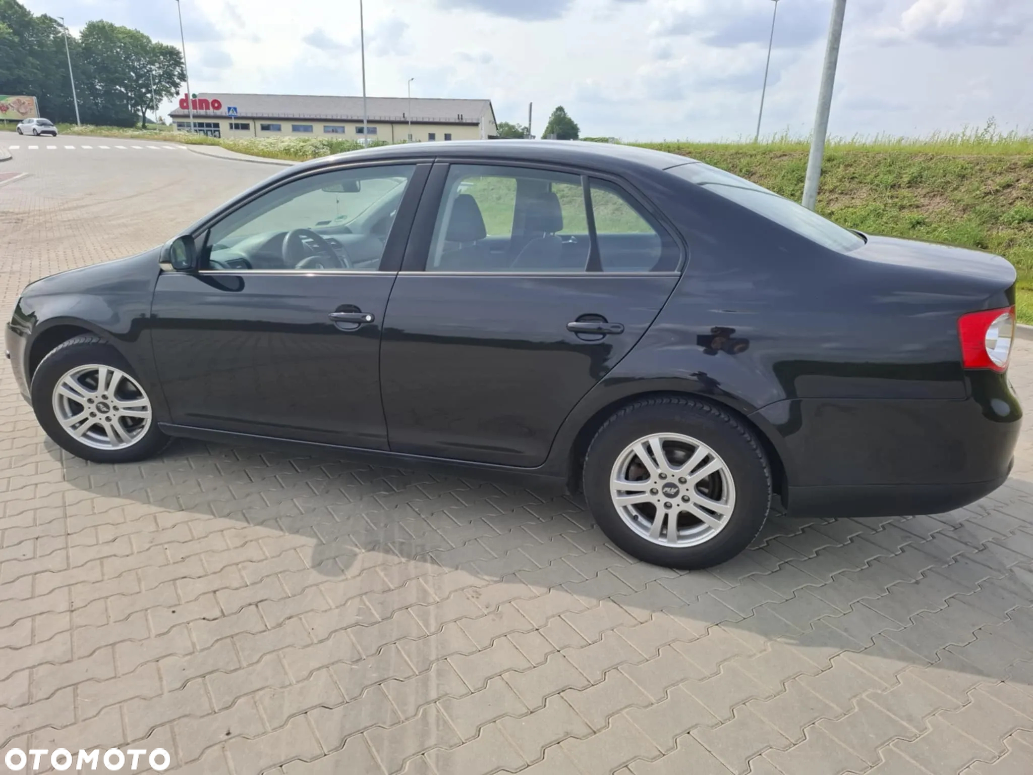 Volkswagen Jetta 1.6 Trendline - 2