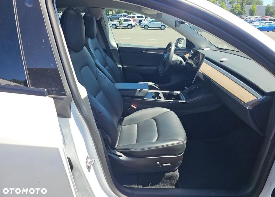 Tesla Model Y Long Range Dual Motor AWD - 9