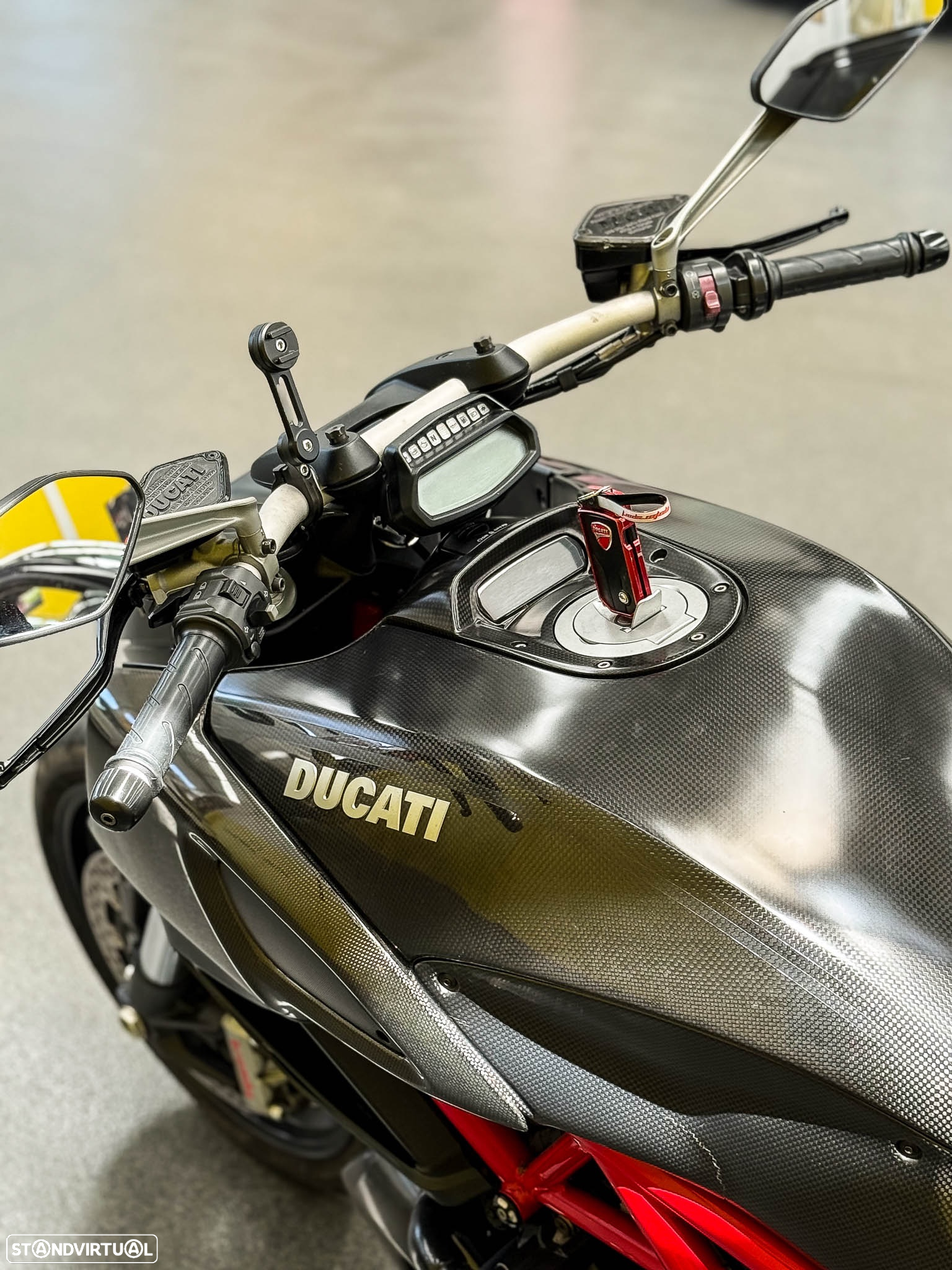 Ducati Diavel Carbon - 12