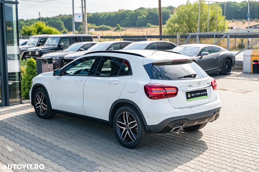 Mercedes-Benz GLA 220 d 4MATIC 7G-DCT - 12