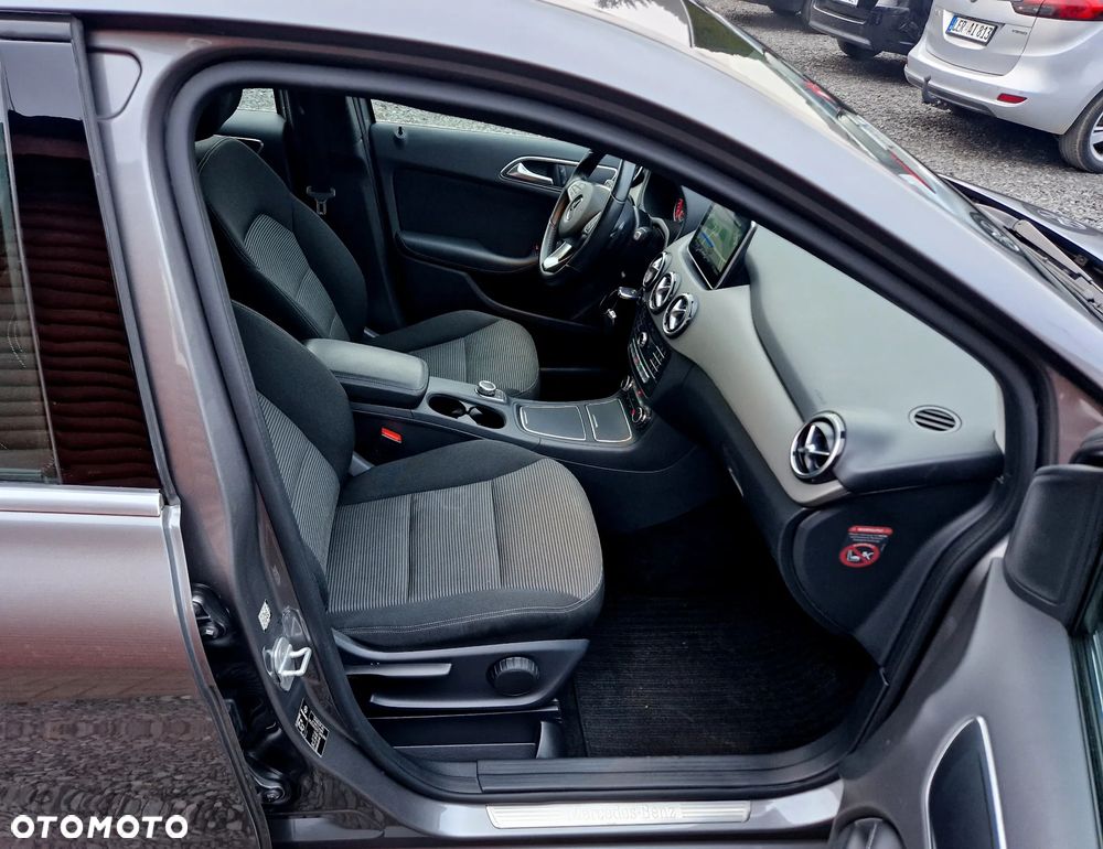Mercedes-Benz Klasa B 180 7G-DCT Edition - 32