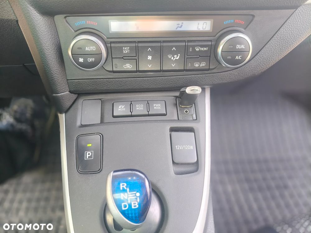 Toyota Auris ver-1-8-hsd-luna - 18