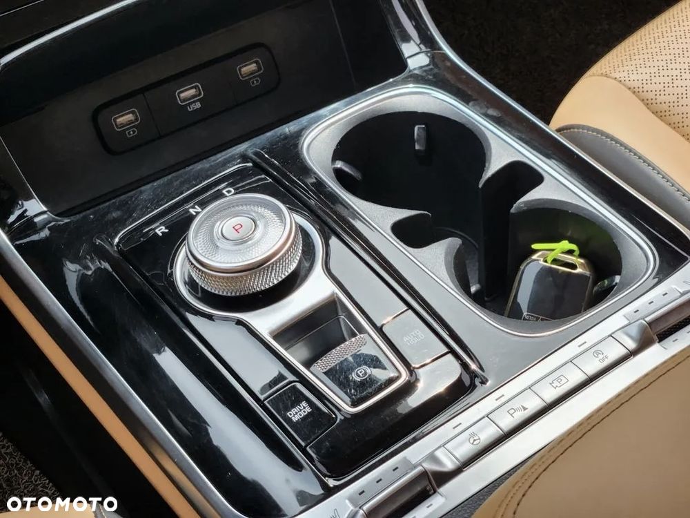 Kia Carnival - 10