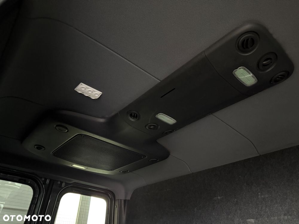 Mercedes-Benz Sprinter - 24