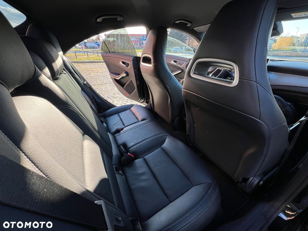 Mercedes-Benz CLA 200 7G-DCT AMG Line - 27