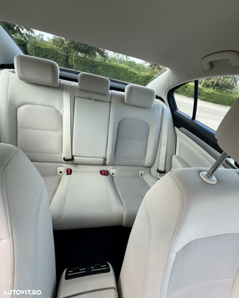 Volkswagen Passat 2.0 TDI Comfortline - 12