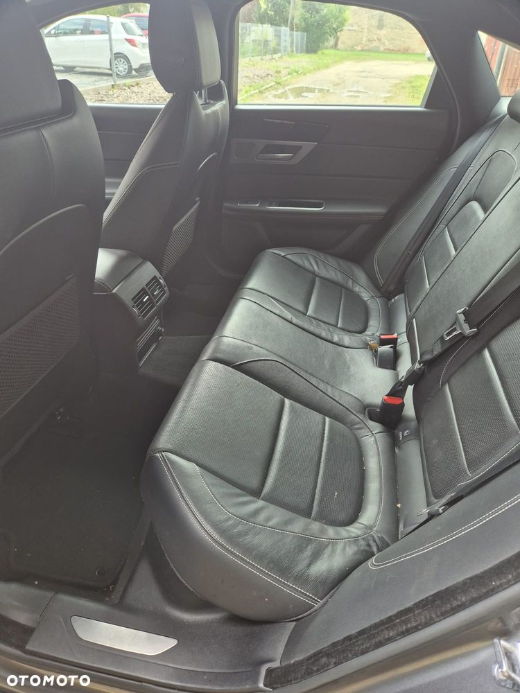 Jaguar XF 2.0 i4D R-Sport - 6