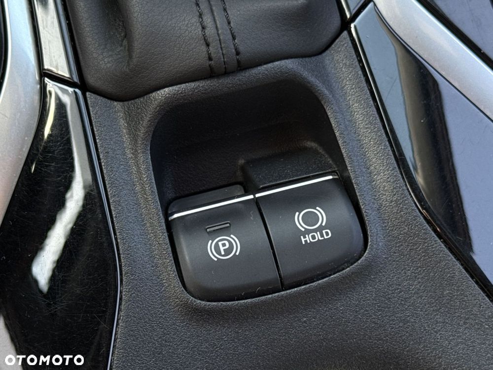 Toyota Corolla 2.0 Hybrid Comfort - 24