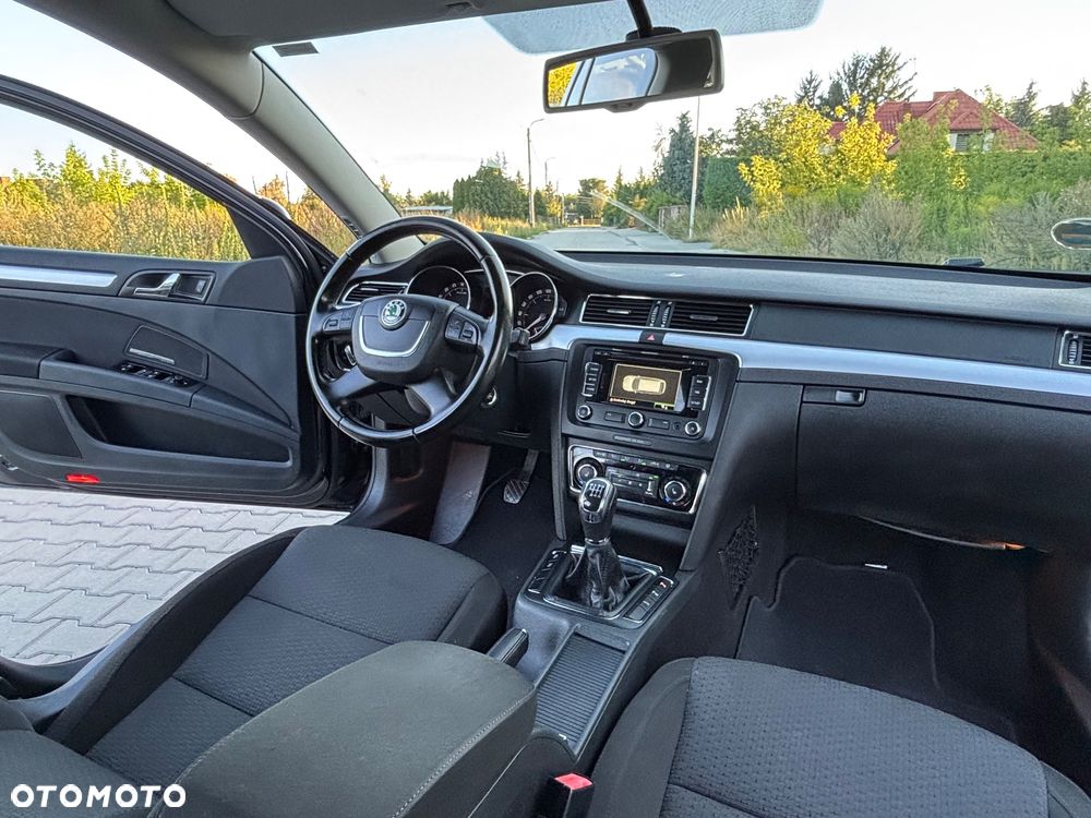 Skoda Superb 2.0 TDI Active - 32