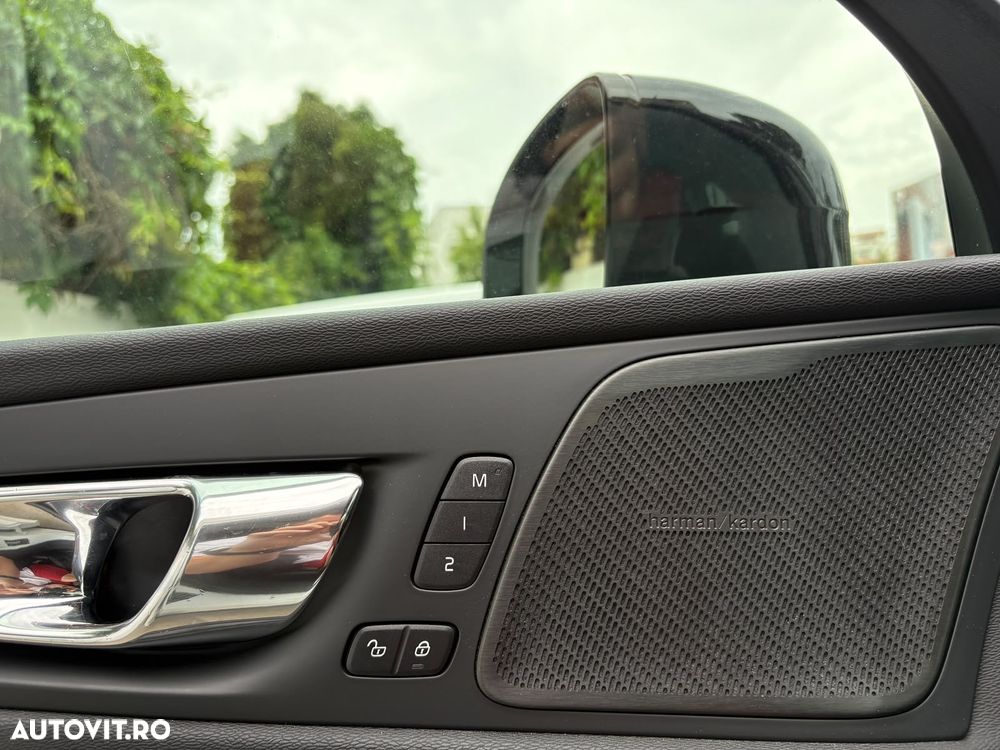 Volvo XC 60 Recharge T8 Twin Engine eAWD R-Design - 5