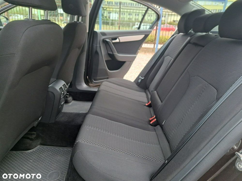 Volkswagen Passat 1.6 TDI Trendline - 17