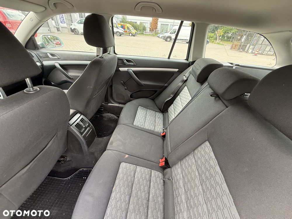 Skoda Octavia 1.6 TDI DPF Elegance - 9