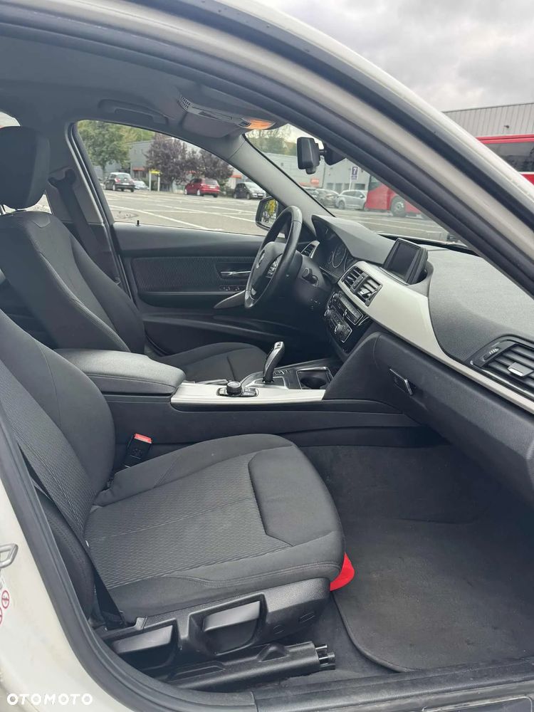 BMW Seria 3 318i Sport Line - 9