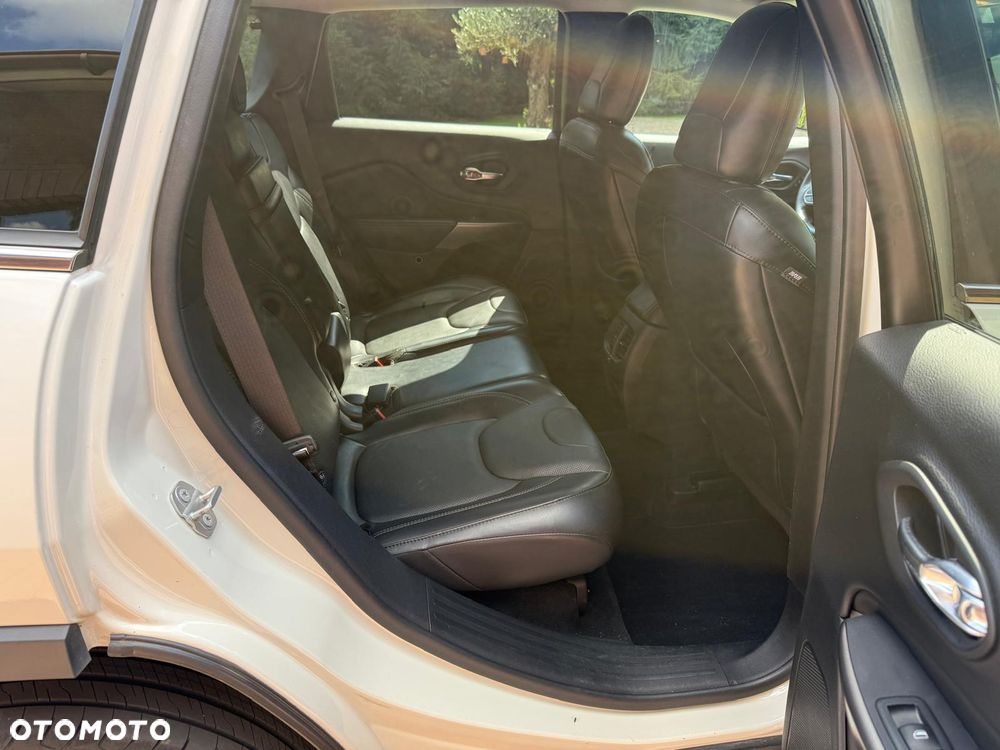 Jeep Cherokee - 8