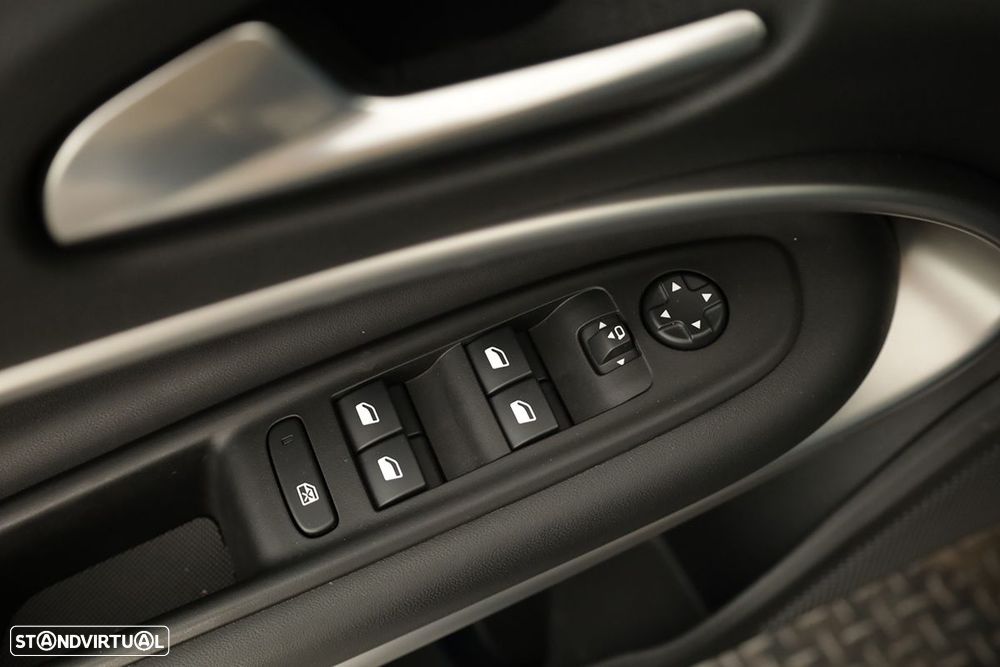 Jeep Avenger 54 kWh Summit - 22