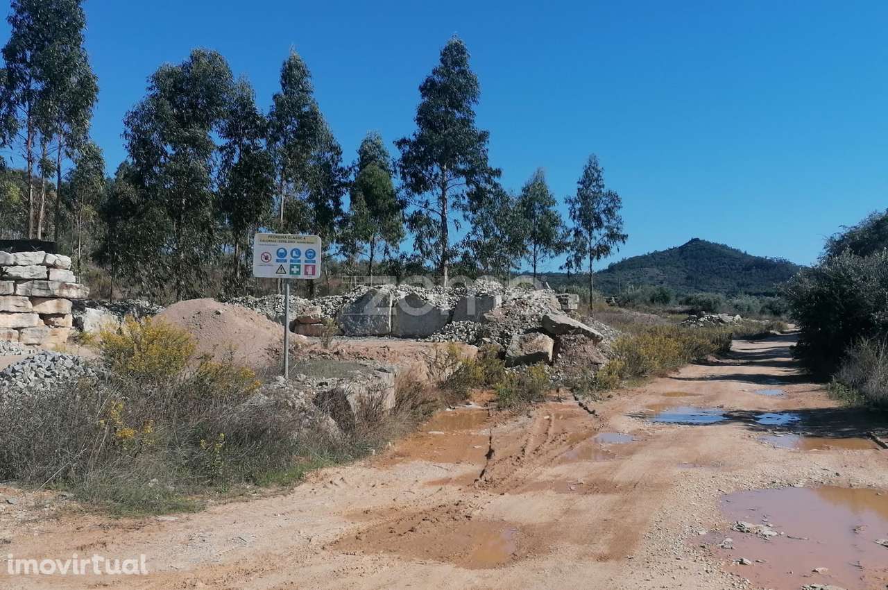 Terreno e pedreira licenciada com 11.880 m2 Zambujal - Grande imagem: 2/15
