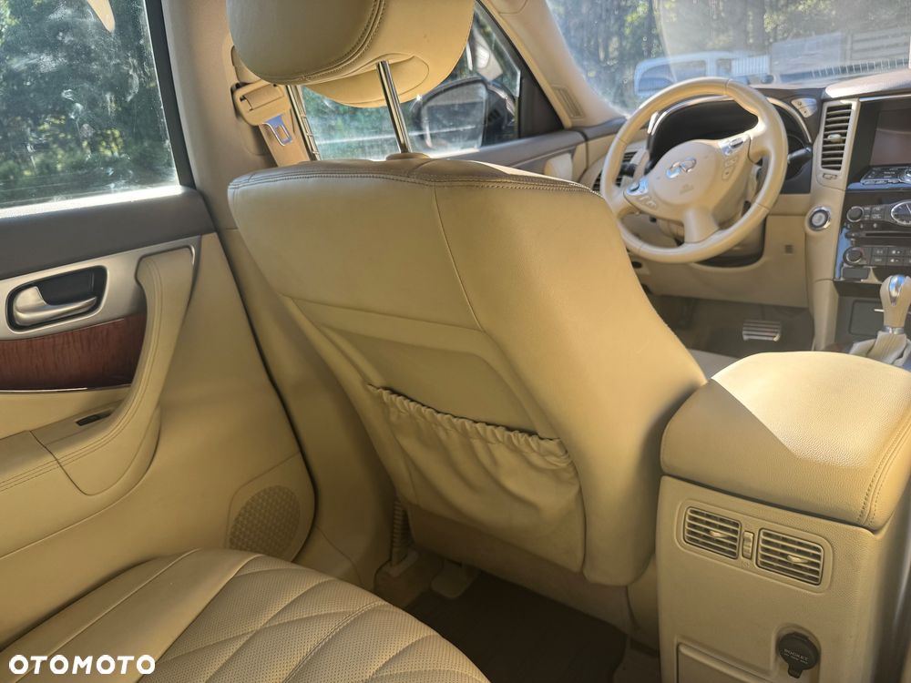 Infiniti QX70 - 24